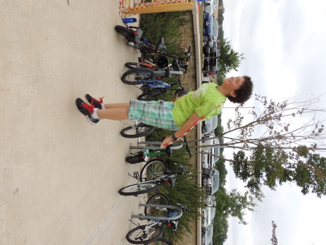 2013/05(May)/Fun_Field_Day/640x480_DSCN0411.JPG