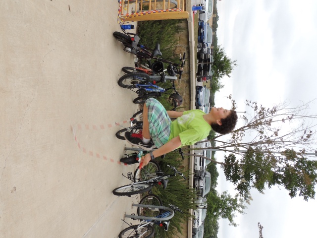 2013/05(May)/Fun_Field_Day/640x480_DSCN0412.JPG