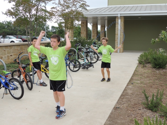 2013/05(May)/Fun_Field_Day/640x480_DSCN0413.JPG