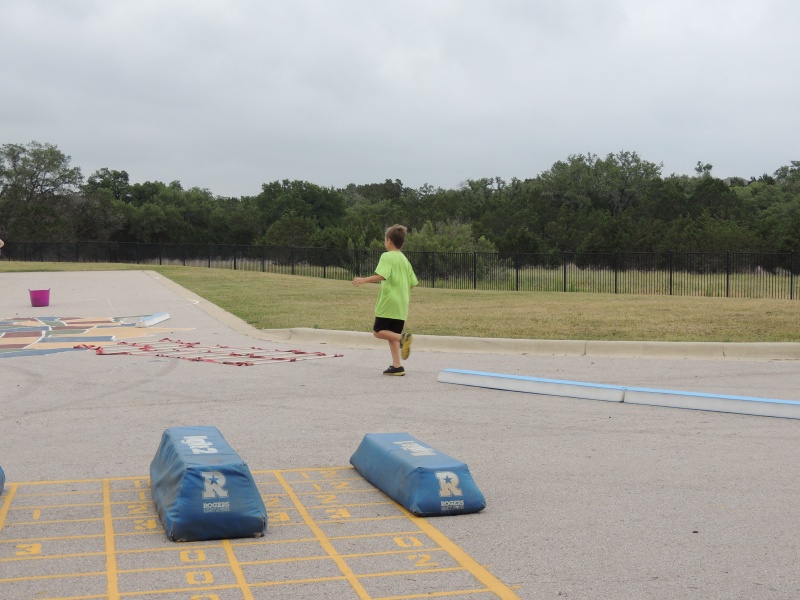 2013/05(May)/Fun_Field_Day/800x600_DSCN0395.JPG
