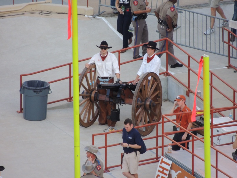 2014/08(August)/Longhorn_Game/800x600_DSCN2177.JPG