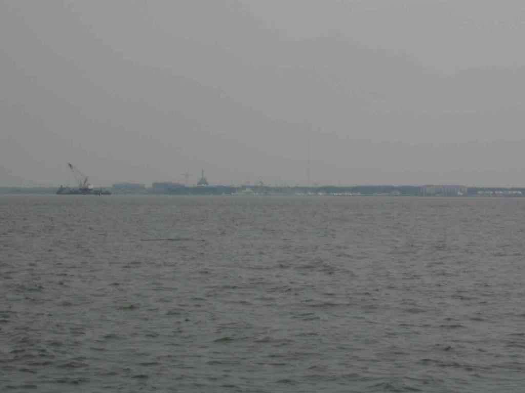 0ErinsChild/08(August)/Disk1/1024x768_13_York_Town_Charelston_harbor.JPG