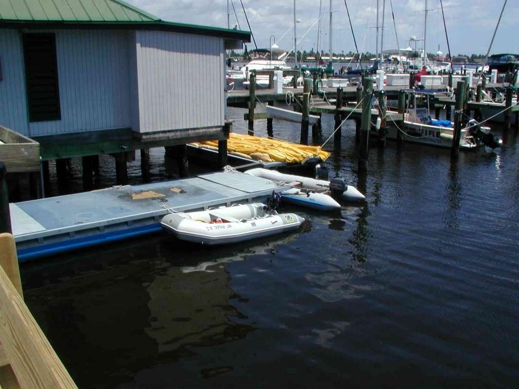 0ErinsChild/08(August)/Disk1/1024x768_Erin's_Tender_@_Naples_City_Docks.JPG