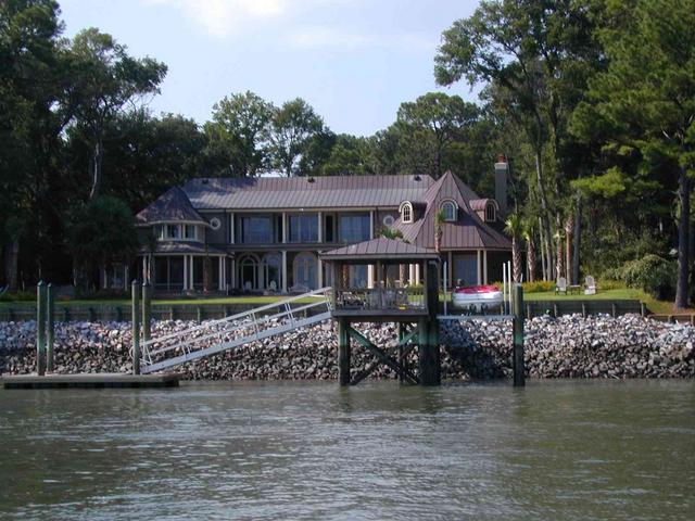 0ErinsChild/08(August)/Disk1/640x480_10_ICW_Homes.JPG