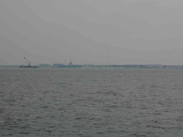0ErinsChild/08(August)/Disk1/640x480_13_York_Town_Charelston_harbor.JPG