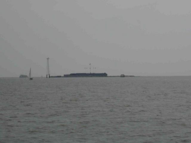 0ErinsChild/08(August)/Disk1/640x480_14_Fort_Sumter.JPG