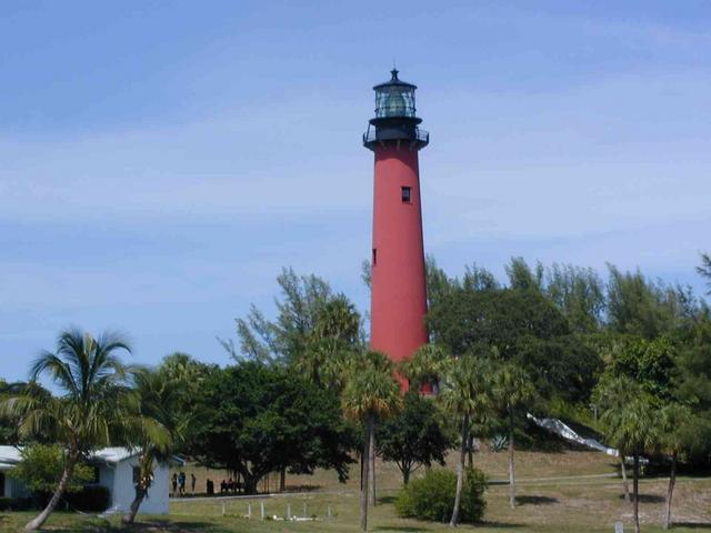 0ErinsChild/08(August)/Disk1/640x480_19th_Century_light_house_Jupiter_Fl.JPG
