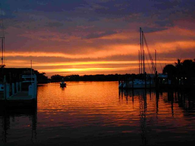 Fishing_Late_returning_to_BS_Marina.JPG