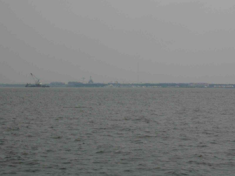 0ErinsChild/08(August)/Disk1/800x600_13_York_Town_Charelston_harbor.JPG