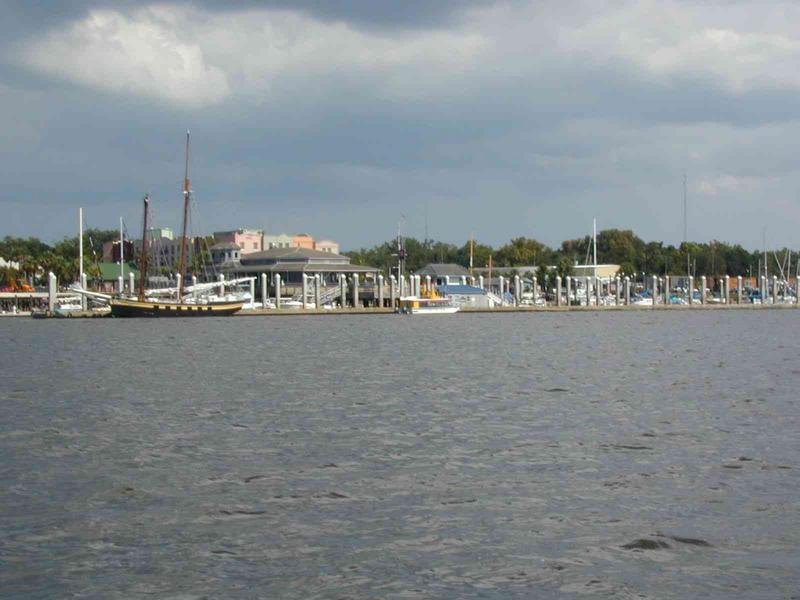 0ErinsChild/08(August)/Disk1/800x600_2_Fernandina_beach_marina.JPG