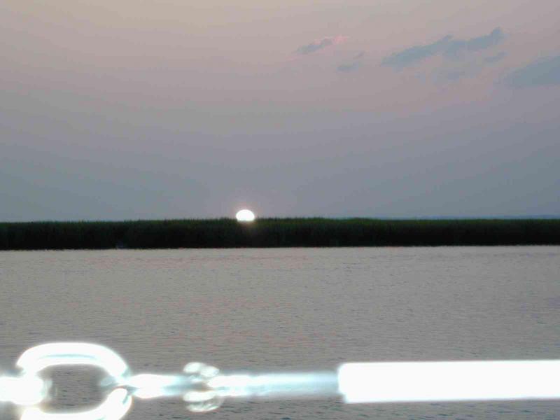 0ErinsChild/08(August)/Disk1/800x600_7_Sunset_in_the_Awendon_River.JPG