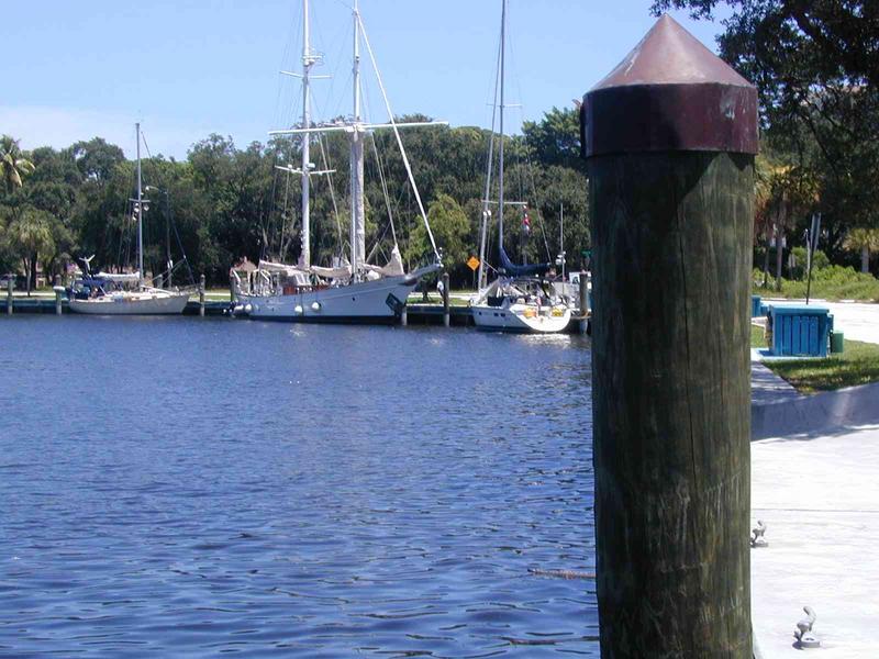Erin_on_left_Yaga_on_right_in_New_River_@City_Docks.JPG