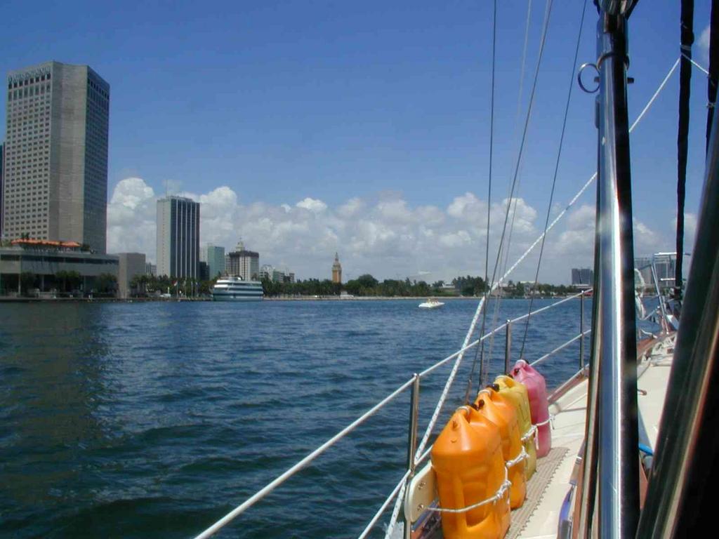 0ErinsChild/08(August)/Disk2/1024x768_ICW_North_through_Miami.JPG