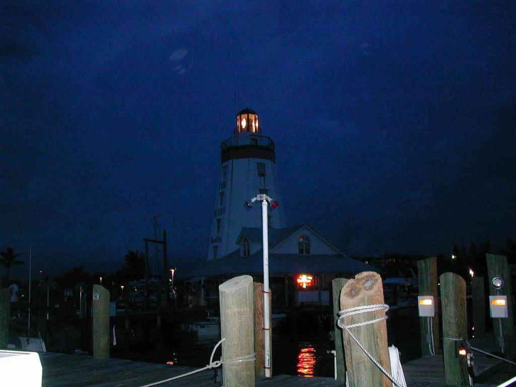 0ErinsChild/08(August)/Disk2/1024x768_Light_House_@_Faro_Blanco_Marina_Marathon_Keys.JPG