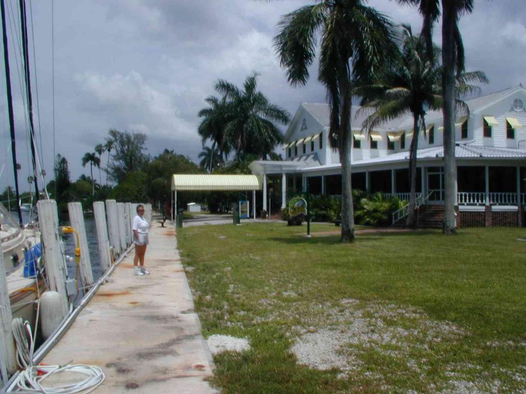 0ErinsChild/08(August)/Disk2/1024x768_Linda_@_Everglades_City_Rod_and_Gun_Club.JPG