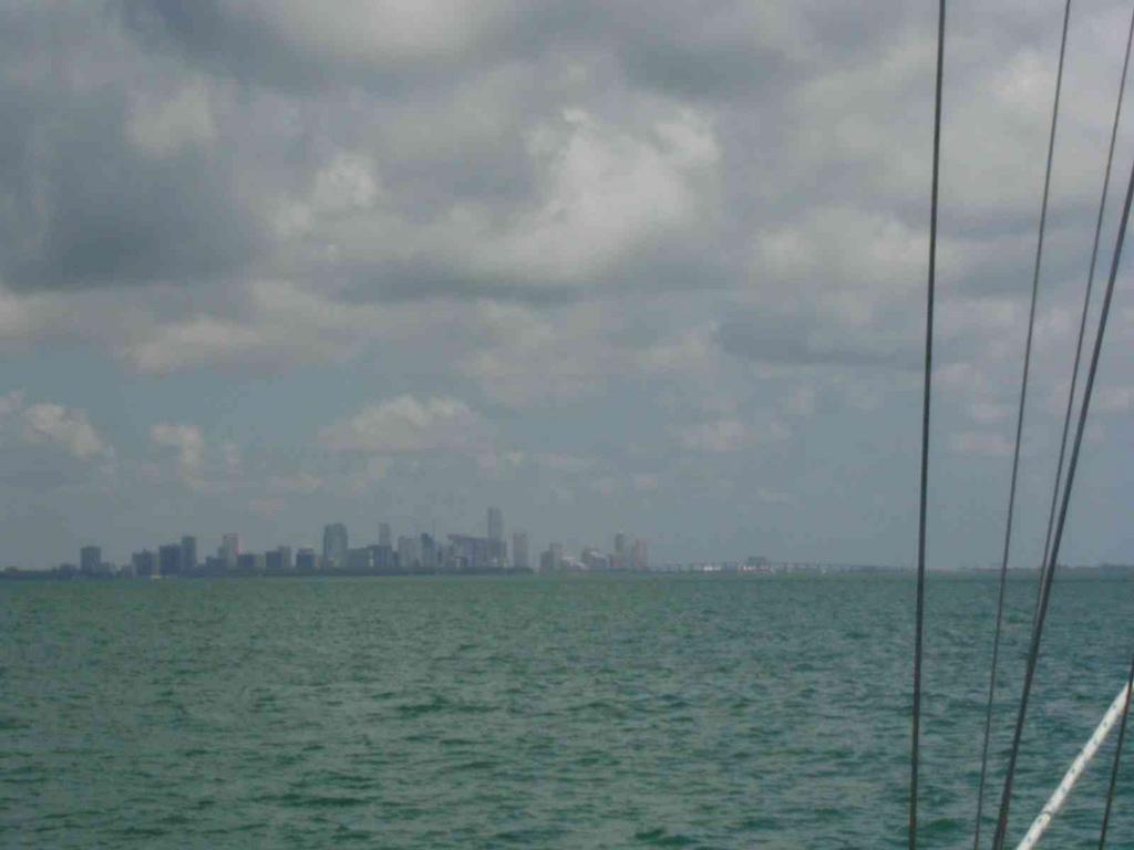 0ErinsChild/08(August)/Disk2/1024x768_Miami_from_Biscayne_Bay.JPG