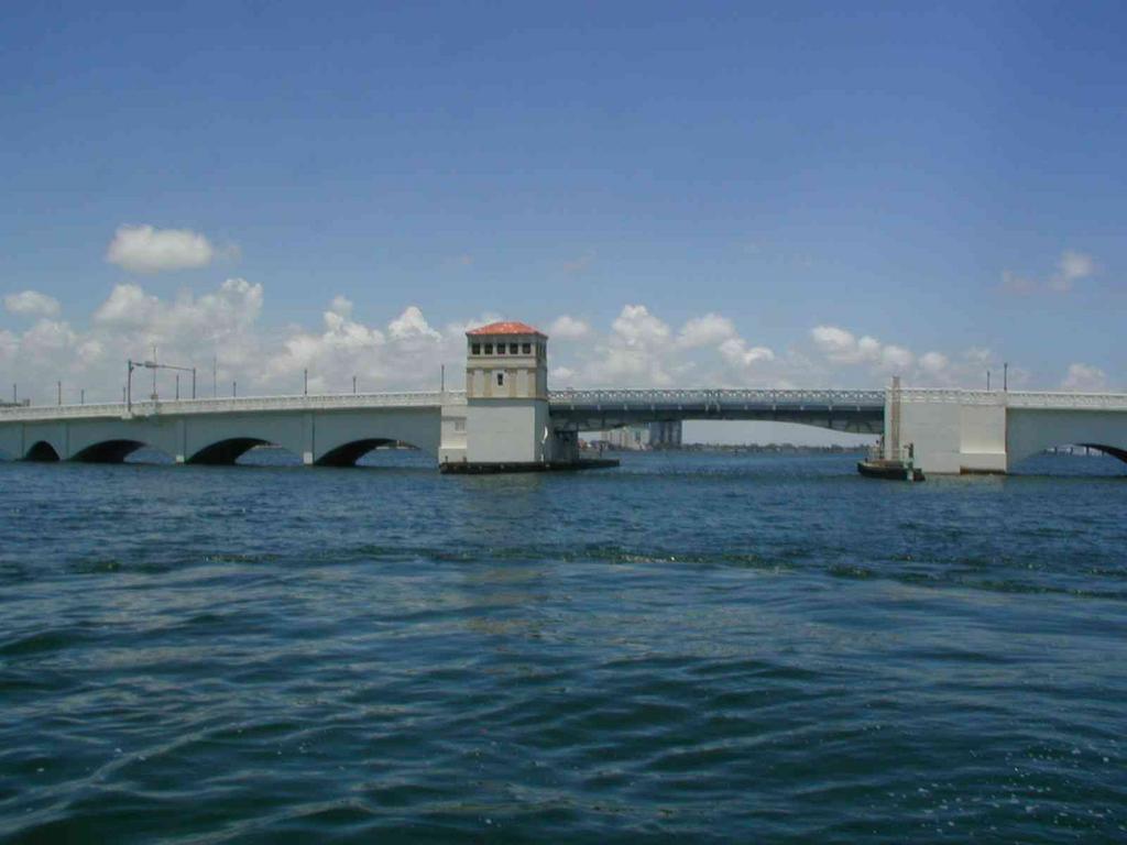 One_of_many_Bascule_bridges_in_ICW_Florida_East_Coast.JPG