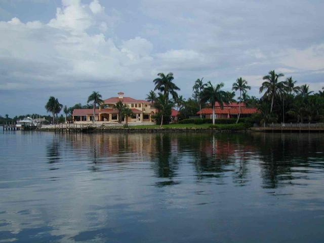0ErinsChild/08(August)/Disk2/Homes_@_Naples_Fl.JPG