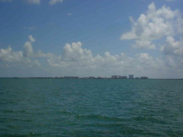0ErinsChild/08(August)/Disk2/640x480_Miami_Beach_from_Biscayne_Bay.JPG