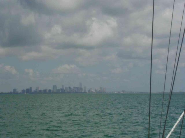 0ErinsChild/08(August)/Disk2/640x480_Miami_from_Biscayne_Bay.JPG