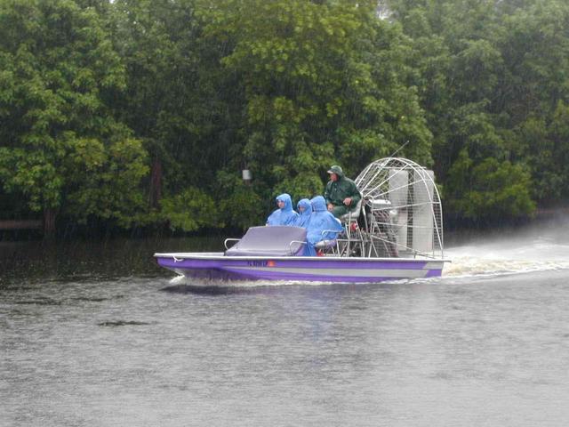 0ErinsChild/08(August)/Disk2/640x480_Tours_continue_in_rains_of_TS_Barry.JPG