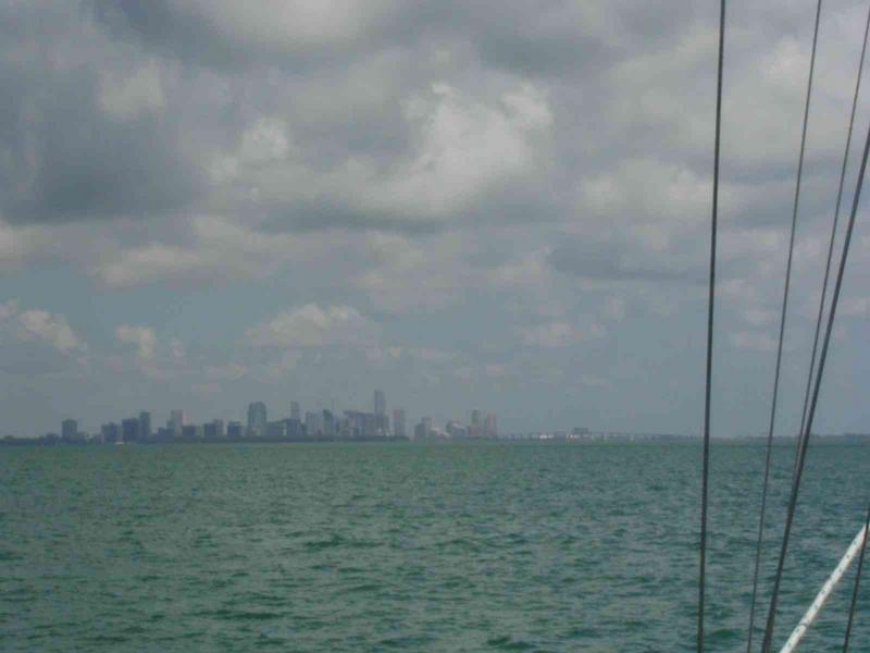 0ErinsChild/08(August)/Disk2/800x600_Miami_from_Biscayne_Bay.JPG