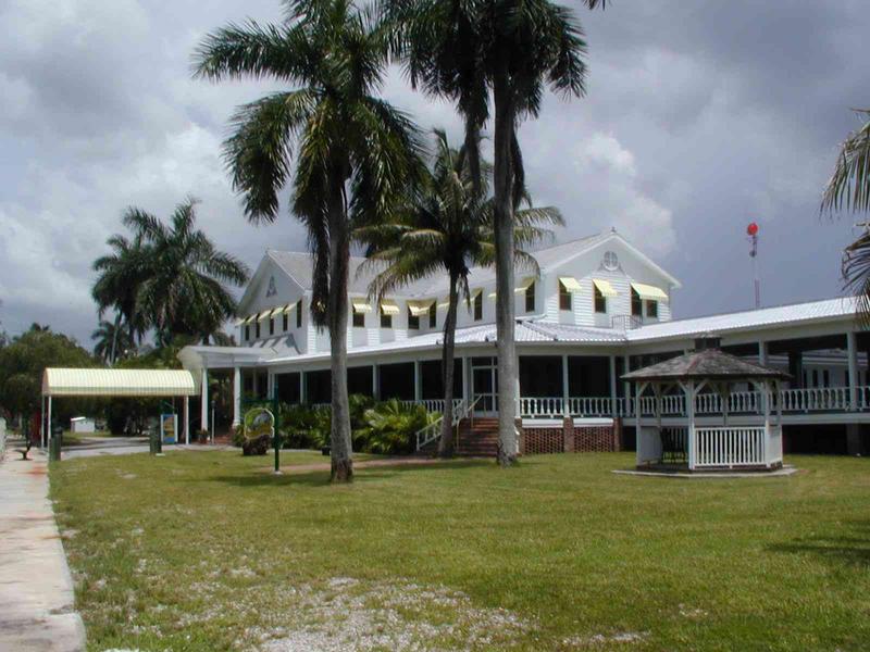 0ErinsChild/08(August)/Disk2/800x600_Rod_and_Gun_Club_Everglades_City.JPG