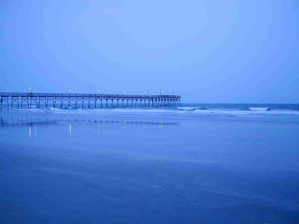 61_-_Pier_@_Sunset_beach_NC.JPG