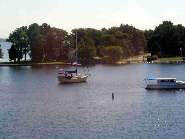 53_-_Erin_@_anchor_off_St._Michaels_(Lone_Star_@_half_Mast).JPG