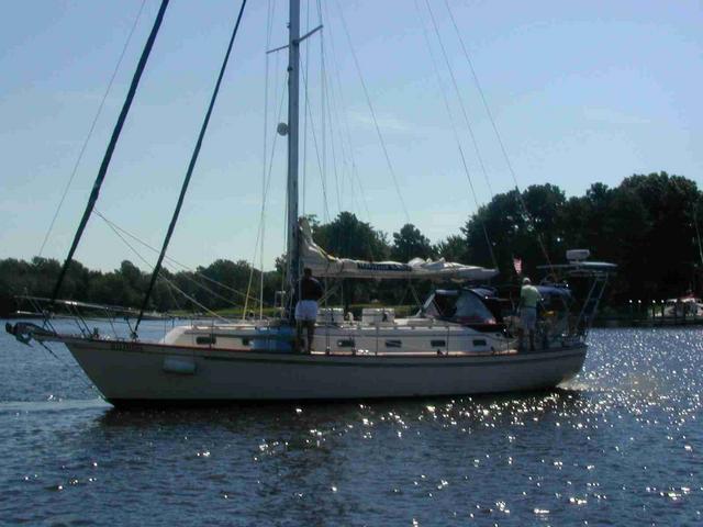55_-_IP_44_Halemida_training_Sailors.JPG