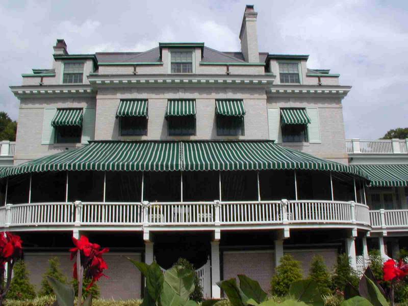 44_-_Commodants_Home_USNA_from_Garden.JPG