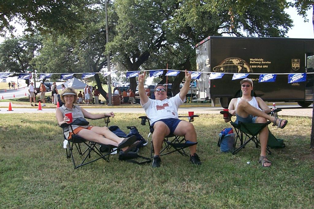 2000/09(September)/Tailgating/1024x768_2294JaneenJimTravis.JPG