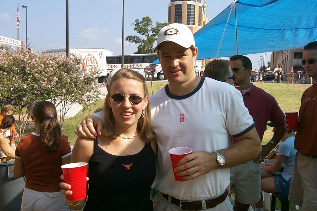 2000/09(September)/Tailgating/1024x768_2301SaraRandal.JPG