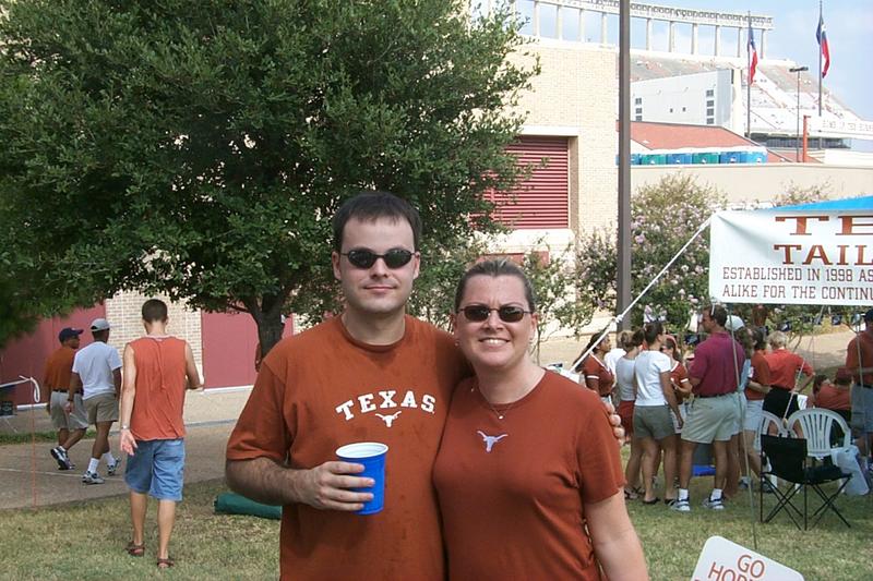 2000/09(September)/Tailgating/800x600_2304ConanKatie.JPG