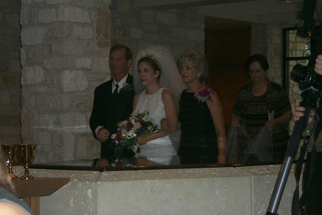 2001/07(July)/LaurieWedding/1024x768_2830LauriesWedding.JPG