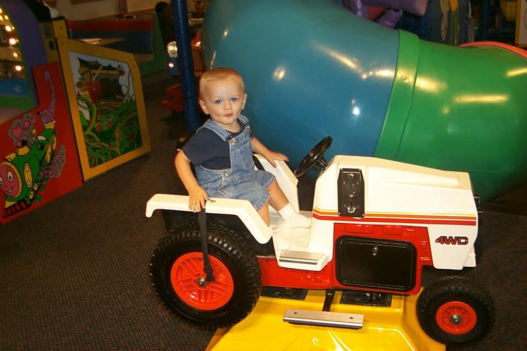2001/07(July)/Random/1024x768_2857ValeTractor.JPG