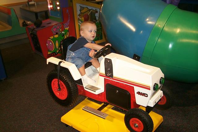 2001/07(July)/Random/640x480_2859Vale_Tractor.JPG