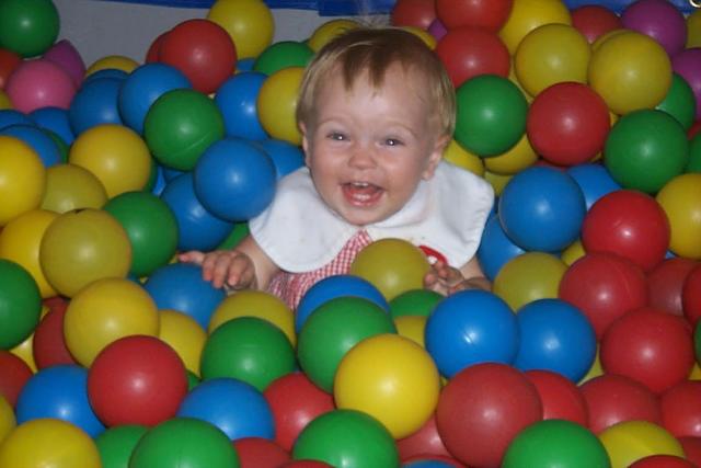 2001/07(July)/Random/640x480_2867PresleyBalls.JPG