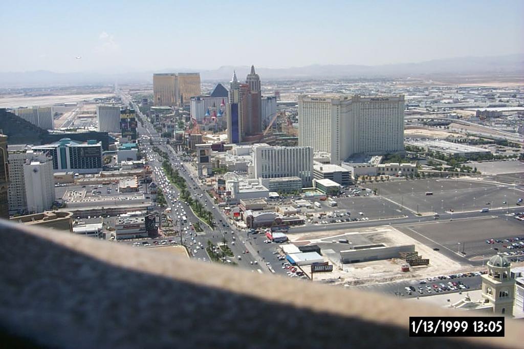 2001/08(August)/Vegas/1024x768_P0002957.JPG