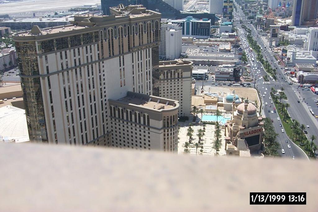 2001/08(August)/Vegas/1024x768_P0002963.JPG