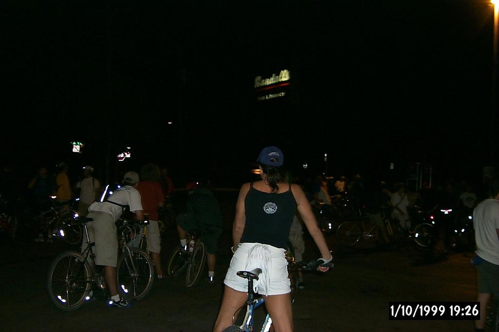 2001/09(September)/930_Moonlight_Cruise/1024x768_P0003116.JPG