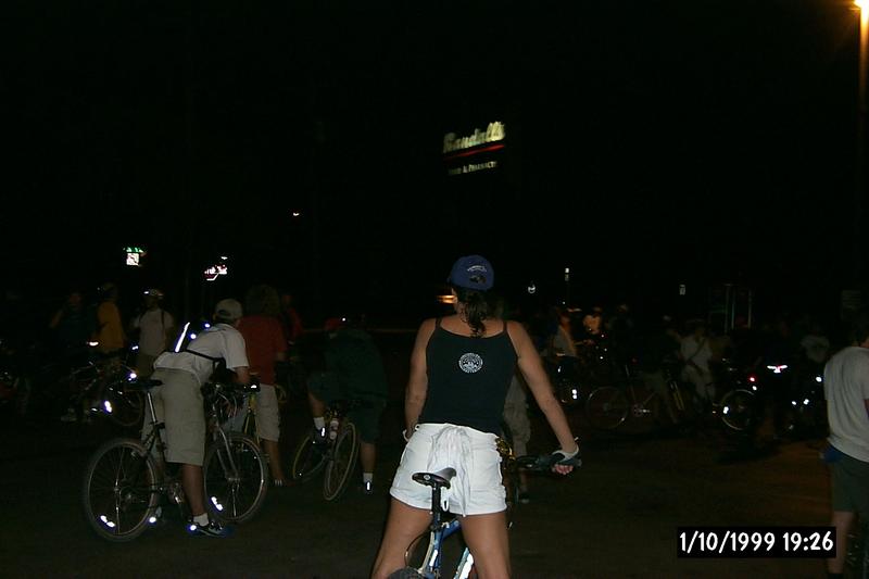 2001/09(September)/930_Moonlight_Cruise/800x600_P0003116.JPG