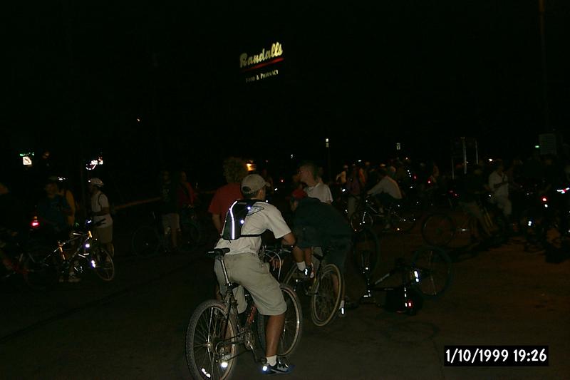 2001/09(September)/930_Moonlight_Cruise/800x600_P0003117.JPG