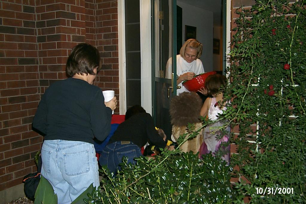 2001/10(October)/1031Halloween/1024x768_P0003271.JPG