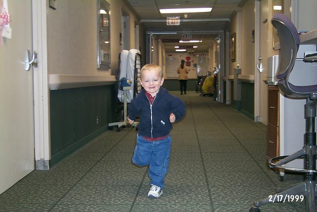 2002/02(February)/Kyla_Arrives/640x480_P0003476.JPG