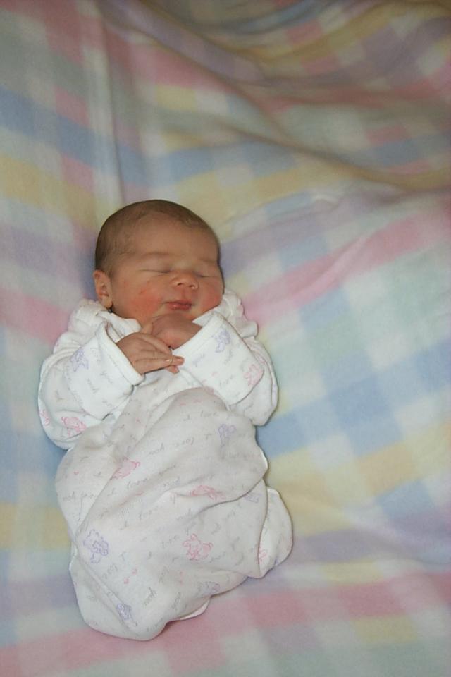 2002/02(February)/Kyla_Arrives/640x480_P0003516a.JPG