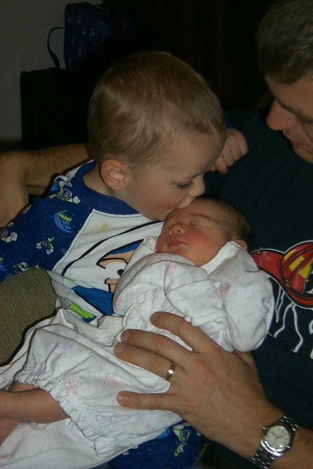 2002/02(February)/Kyla_Arrives/640x480_P0003520.JPG