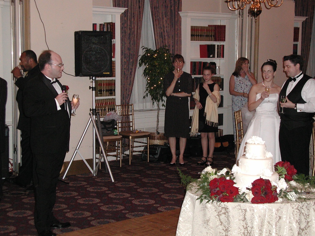2001/06(June)/tim_wedding/1024x768_toast.jpg