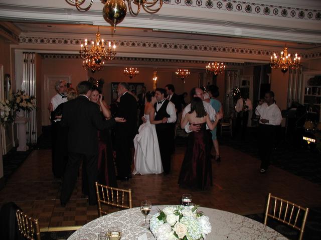 2001/06(June)/tim_wedding/640x480_dancing_4.jpg