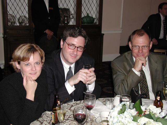 2001/06(June)/tim_wedding/640x480_more_table_mates.jpg